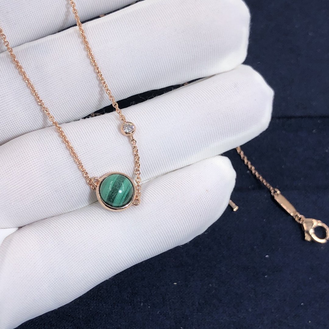 Personnalisez le collier à pendentif Piaget Possession en or rose 18 carats avec un diamant taille brillant et une perle de malachite