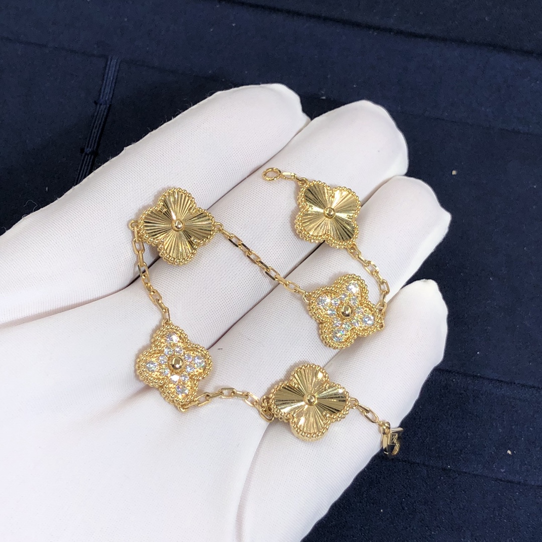 Van Cleef & Arpels Vintage Alhambra 5 Motifs Bracelet Customized in 18K Yellow Gold with Round Diamonds