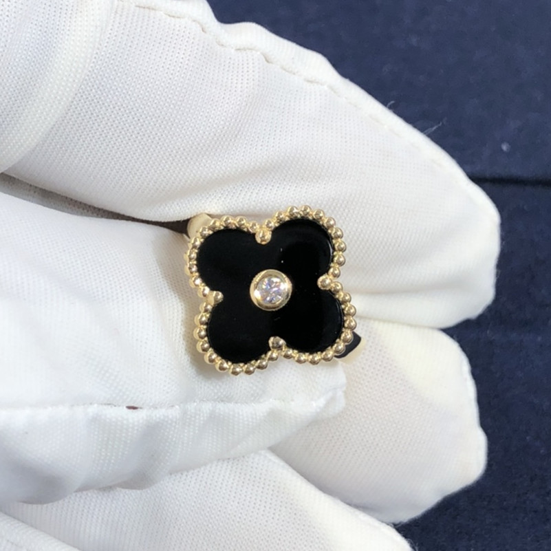 Van Cleef & Arpels Vintage Alhambra Ring Custom Made in 18K Yellow Gold,Onyx with a Diamond