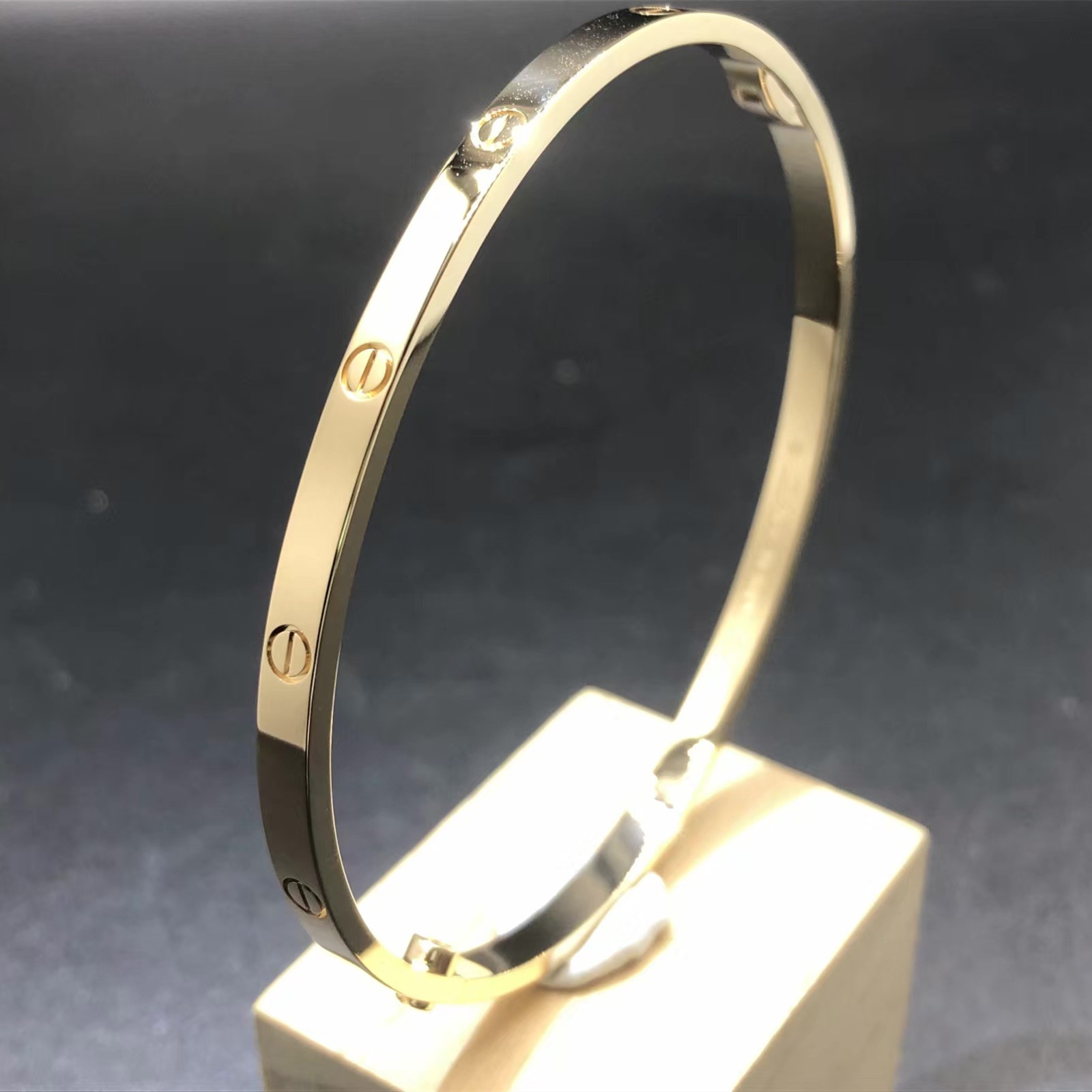Bracelet Cartier Love petit modèle sur mesure en or jaune massif 18 carats