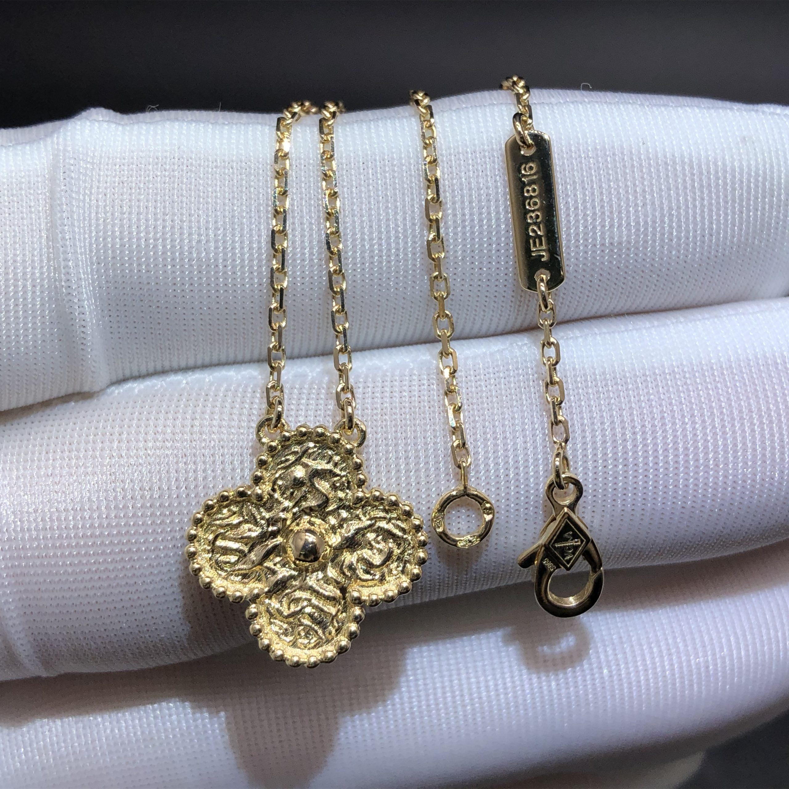 Van Cleef & Pendentif Arpels Vintage Alhambra fait sur mesure en or jaune 18 carats
