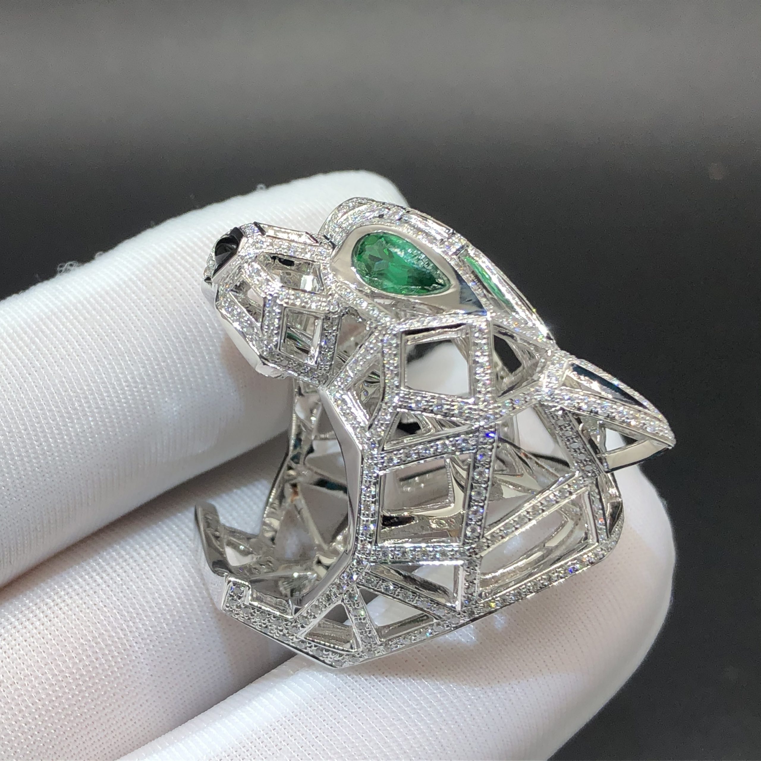 Panthère de Cartier Ring Custom Made in 18K White Gold with Emeralds,Onyx and Diamonds-paved