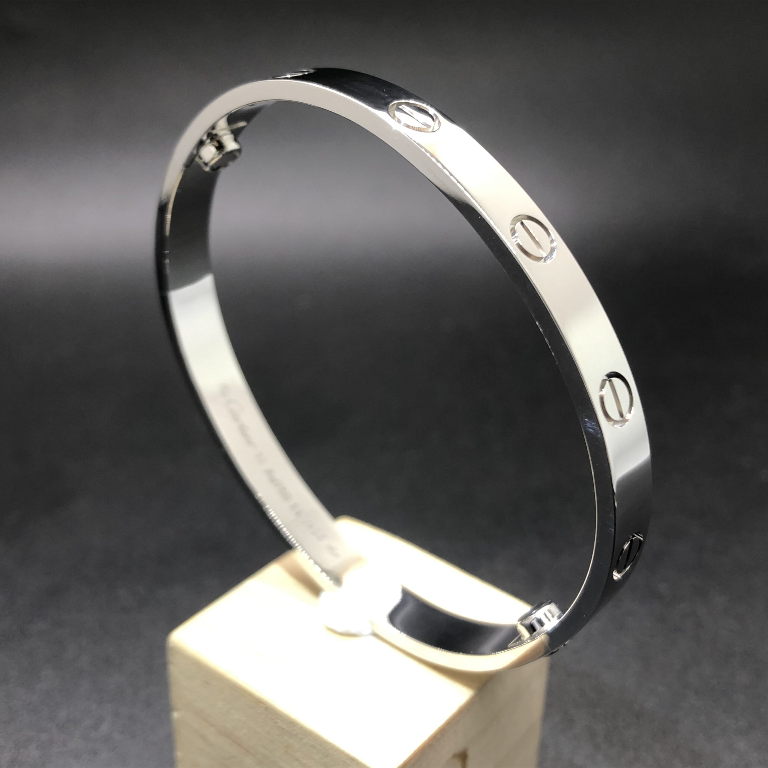 Bracelet Cartier Love sur mesure en or blanc massif 18 carats