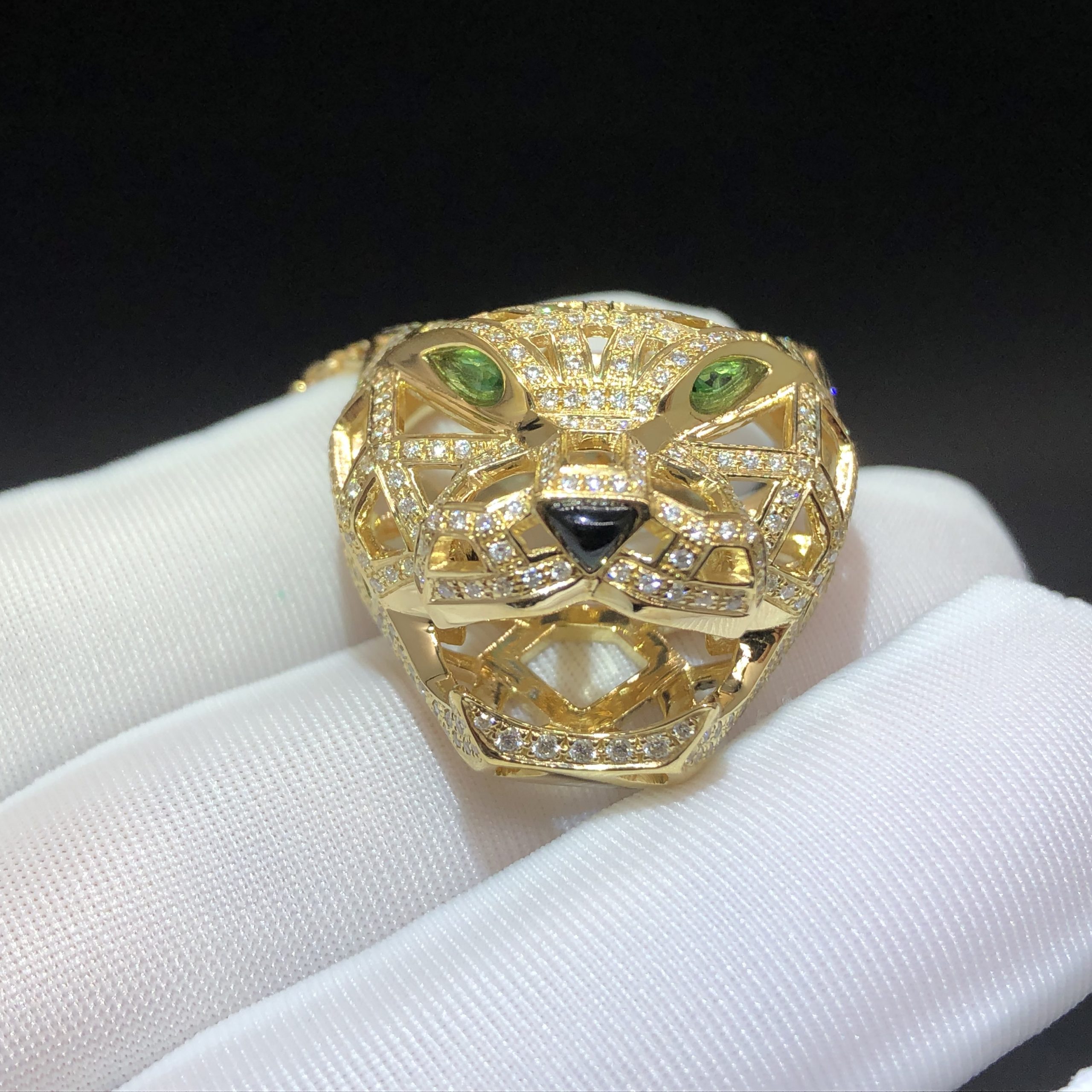 Collier Panthere de Cartier sur mesure en or jaune 18 carats,Grenats Tsavorite,Onyx et Diamants